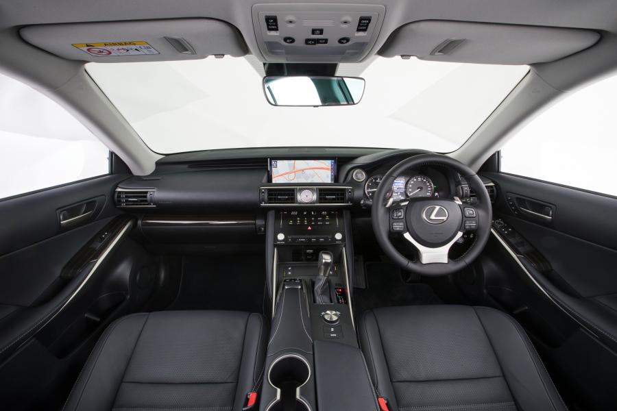 Торпедо Lexus IS350 2016 года  (AU) (фото 6 из 8)